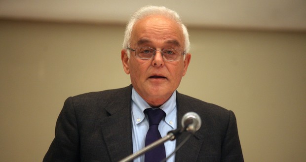 Μανιτάκης: Σε ποιους δημοσίους υπαλλήλους θα επιβληθεί αργία