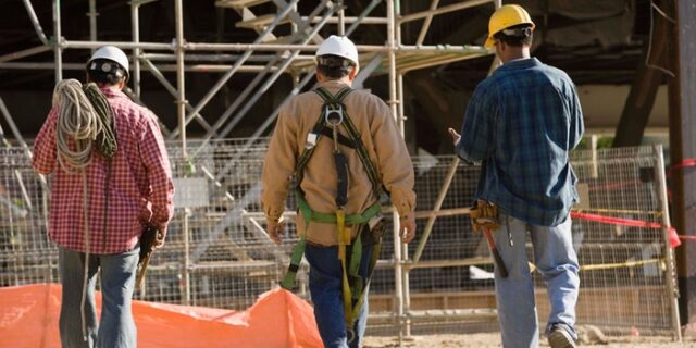 Εταιρείες μαϊμού έφερναν στην Ελλάδα αλλοδαπούς για “μαύρη εργασία”