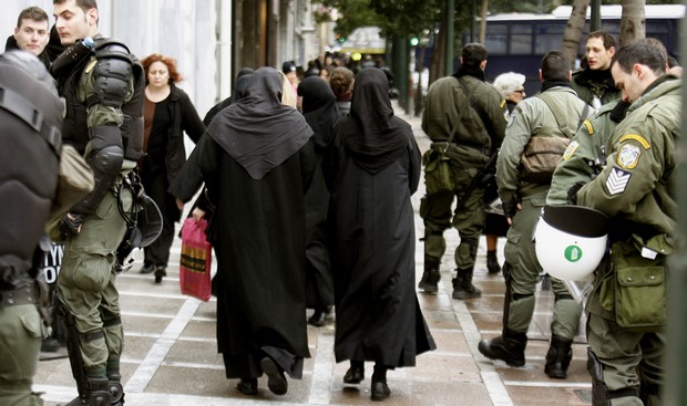 Έκθεση Μούιζνιεκς: Μέτρα τώρα για το ρατσισμό στην Ελλάδα. Ανησυχία για τη Χρυσή Αυγή