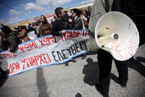 Ταραχώδης συνεδρίαση της ΟΛΜΕ. Μετά το Πάσχα η απόφαση για απεργίες στις πανελλήνιες