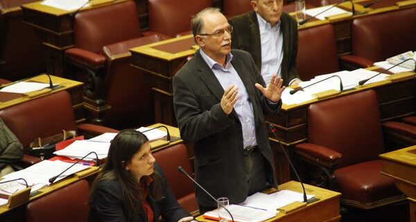 Παπαδημούλης προς Κομισιόν: Θα κοπούν κονδύλια αν νικήσει ο ΣΥΡΙΖΑ;