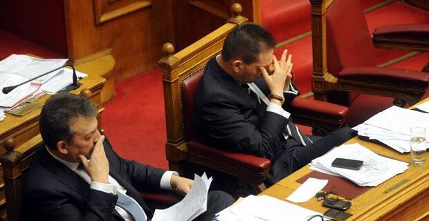 Μισθό 376 ευρώ ψήφισε η κυβερνητική πλειοψηφία με (ν)τροπολογία της τελευταίας στιγμής