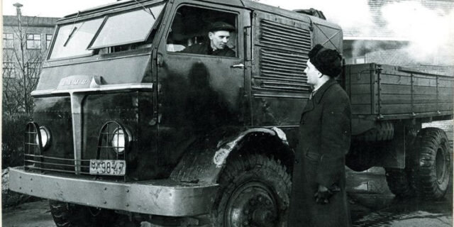 Το ατμοκίνητο ρωσικό φορτηγό με καύσιμο καυσόξυλα!