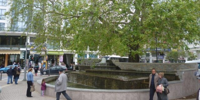 Μαζεύουν υπογραφές για να διώξουν ένα…συντριβάνι στην Ξάνθη