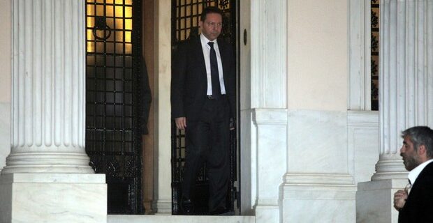 Θρίλερ για την επόμενη δόση: Απορρίπτει η τρόικα το σχέδιο για το δημόσιο