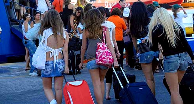 Οι Ρώσοι σώζουν τον ελληνικό τουρισμό