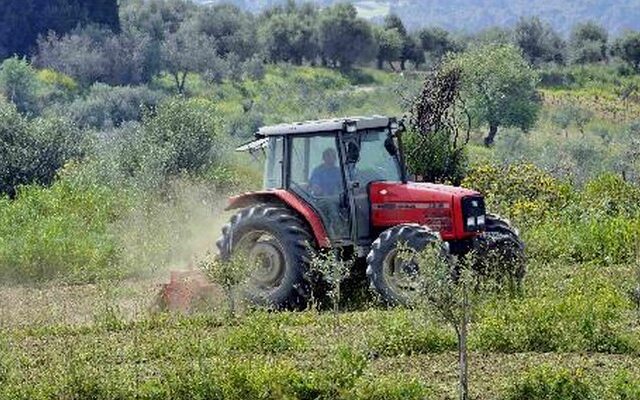 Τρελή καταδίωξη τρακτέρ στην Εθνική Πατρών-Πύργου
