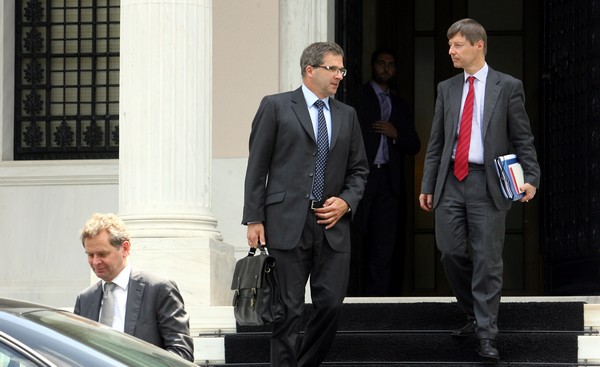 Με 2 μεγάλα “αγκάθια” στο Μαξίμου τρόικα και Σαμαράς