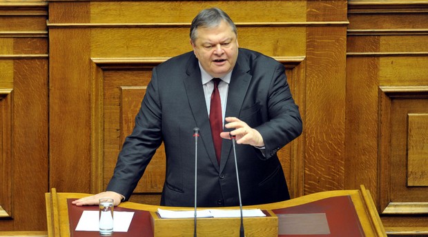 Βενιζέλος για Στουρνάρα: “Δεν μας κάνει χάρη κανένας υπουργός”