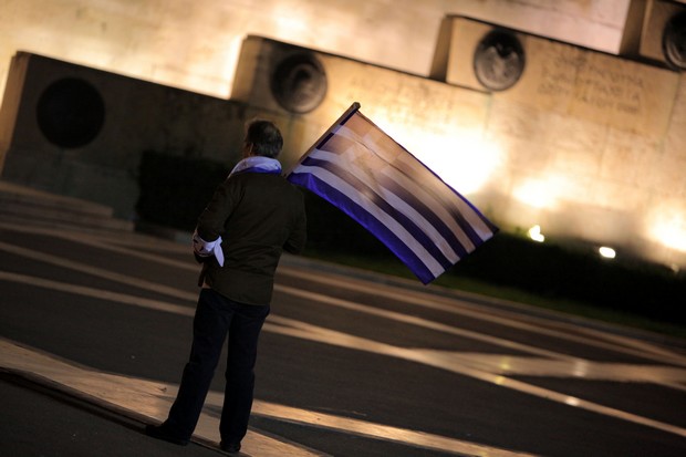 Η κρίση έσβησε τα φώτα σε δρόμους και πλατείες