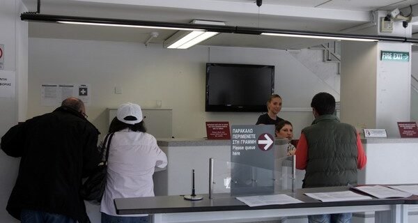 Με μείωση 6% στο μισθό έκλεισε η νέα σύμβαση τραπεζών – υπαλλήλων