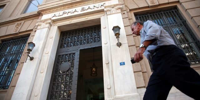 Δυναμική επιστροφή των καταθέσεων στις τράπεζες βλέπουν οι αναλυτές