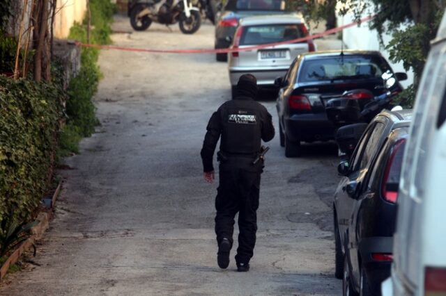 Προφυλακιστέος και τρίτος για συμμετοχή στους “Πυρήνες” – Σε αναζήτηση της γυναίκας – κλειδί και του κρησφύγετου