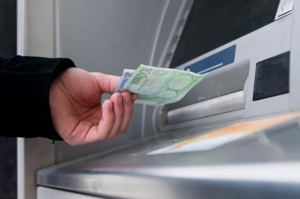 Συστάσεις του Συνηγόρου του Πολίτη για τα υπερχρεωμένα νοικοκυριά