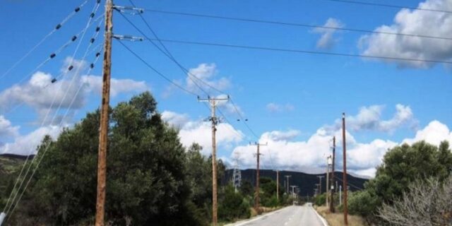 Έκοψαν 10 κολώνες της ΔΕΗ για να πάρουν τα καλώδια