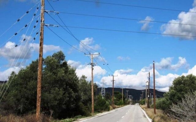 Έκοψαν 10 κολώνες της ΔΕΗ για να πάρουν τα καλώδια
