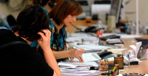 Ανάσα για φορολογούμενους: Καταργούν και ψαλιδίζουν 350 τέλη
