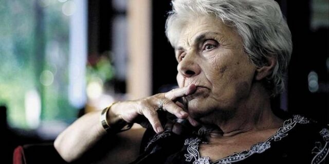Kική Δημουλά: ”Δεν αντέχω τους μετανάστες στην Κυψέλη, πιάνουν όλα τα παγκάκια”