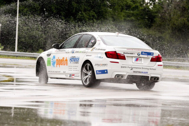 Ρεκόρ Γκίνες. Ντριφτ 82,5239 χλμ. με μια BMW M5