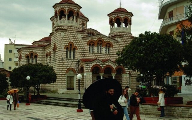 Έκλεψε εικόνα από εκκλησία και την έκρυψε σε πλατεία