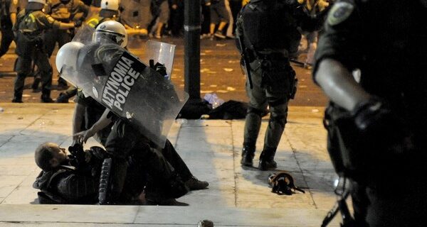 Η είδηση υπό διωγμό: Η έκθεση των Ελλήνων φωτορεπόρτερ στο Ευρωκοινοβούλιο