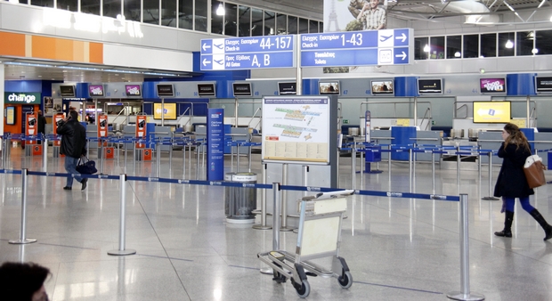 Αυξημένα μέτρα σε ελληνικά αεροδρόμια, πρεσβείες, ΜΜΜ μετά την επίθεση στις Βρυξέλλες