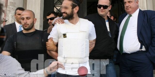 Προφυλακισμός εν μέσω χειροκροτημάτων για το μαφιόζικο χτύπημα στην Πάτρα
