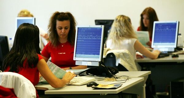 Πότε θα υποβάλλονται χειρόγραφα οι φορολογικές δηλώσεις