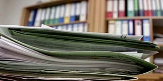 “Πόλεμος” κατά της γραφειοκρατίας μέσω… εγκυκλίου