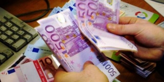 Έκλεβε καθημερινά 300-500 ευρώ από το ταμείο του ΙΚΑ…