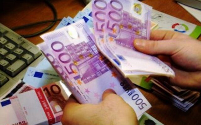 Έκλεβε καθημερινά 300-500 ευρώ από το ταμείο του ΙΚΑ…
