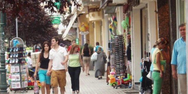 “Πόλεμος” στα Χανιά για τις συγκεντρώσεις την τουριστική περίοδο