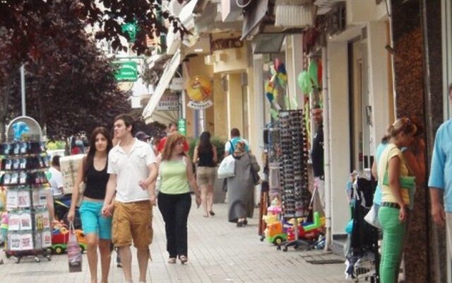 “Πόλεμος” στα Χανιά για τις συγκεντρώσεις την τουριστική περίοδο
