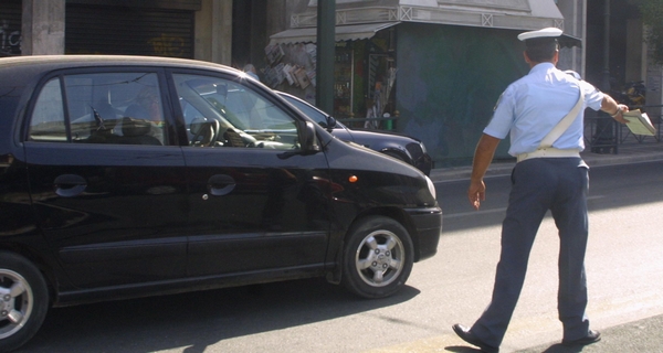 Στις 17 οι συλλήψεις κυκλώματος με πλαστά ασφαλιστήρια