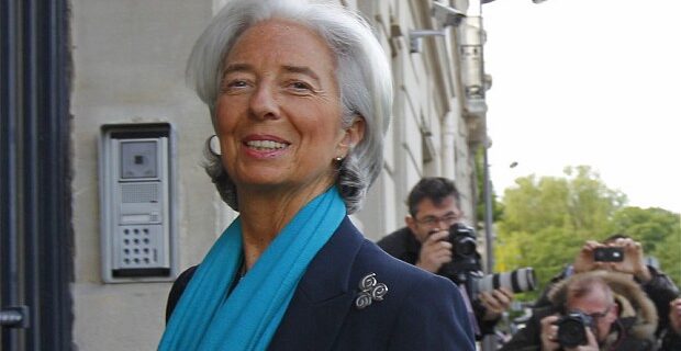 ΔΝΤ: Οριακή ανάπτυξη – μετά από ύφεση 4,2% – στην Ελλάδα το 2014