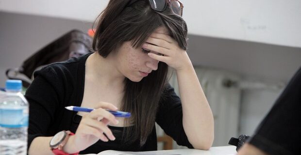 Πανελλαδικές: Όμηροι οι μαθητές στον “πόλεμο” Κυβέρνησης-ΟΛΜΕ