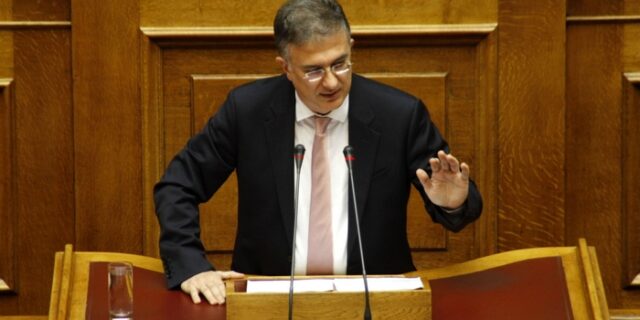 Μαυράγανης: Θα πρέπει να συμφωνήσει και η τρόικα για τη μείωση του ΦΠΑ στην εστίαση