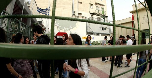 Τα θέματα στην Νεοελληνική Λογοτεχνία και τη Φυσική Κατεύθυνσης