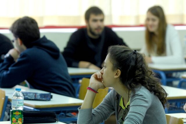 Στον αέρα οι Πανελλαδικές. “Ναυάγιο” στη συνάντηση ΟΛΜΕ-Αρβανιτόπουλου
