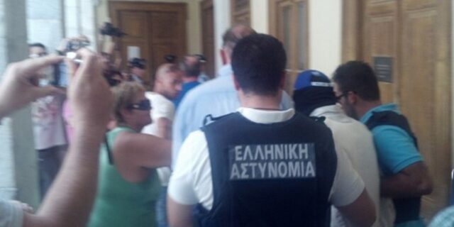 Αθώος αστυνομικός για βιαιοπραγία εις βάρος του “δράκου” της Πάρου