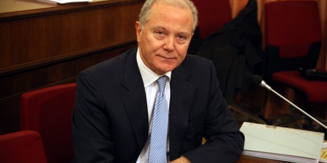 Προβόπουλος σε τραπεζίτες: Περιορίστε τα “κόκκινα” δάνεια