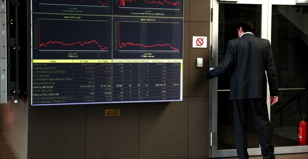 Ρευστοποιήσεις και “βουτιά” 2,80% στο Χρηματιστήριο