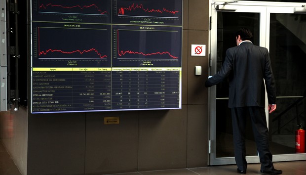 Ρευστοποιήσεις και “βουτιά” 2,80% στο Χρηματιστήριο