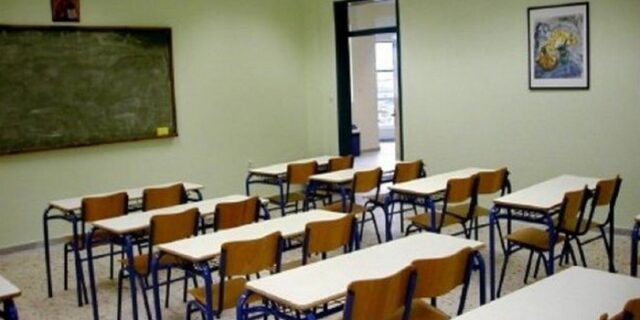 Οριστική απόλυση “μακρυχέρη” δασκάλου