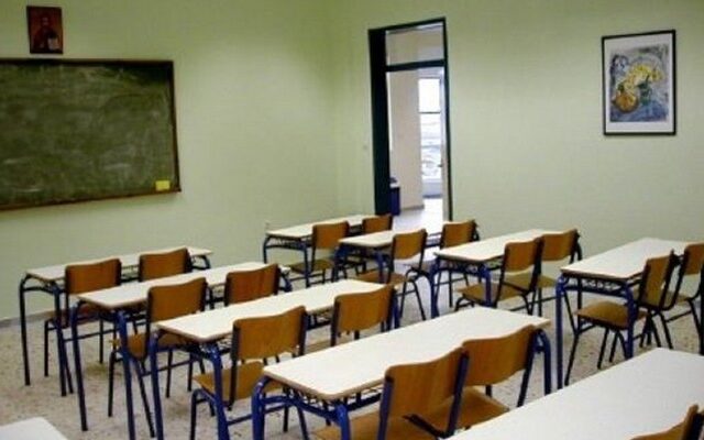Οριστική απόλυση “μακρυχέρη” δασκάλου