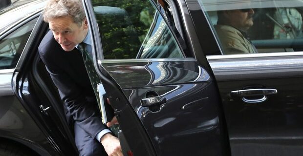 Προνόμια και ασυλία απολαμβάνουν οι εκπρόσωποι των δανειστών στην Ελλάδα
