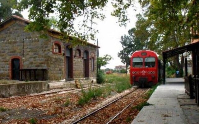 Σύγκρουση τρένου με αυτοκίνητο στη Μεσσηνία