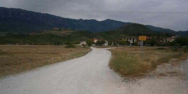 Χωματόδρομος στα Τρίκαλα, είναι ασφαλτοστρωμένος στα χαρτιά