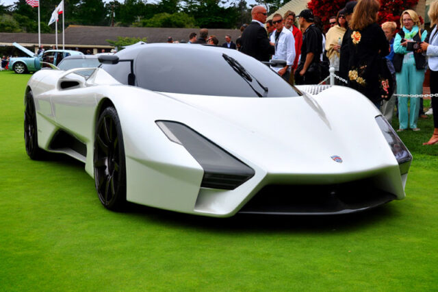 SSC Tuatara. Το κοντέρ δείχνει 480, ο δείκτης φτάνει τα 444 χλμ./ώρα
