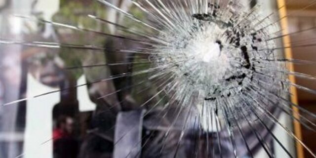 Έσπασε τέσσερα καταστήματα για να κλέψει δύο γάλατα